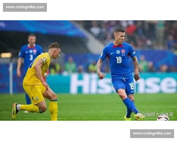 斯洛伐克对阵西班牙激战正酣 双方展开精彩足球对决